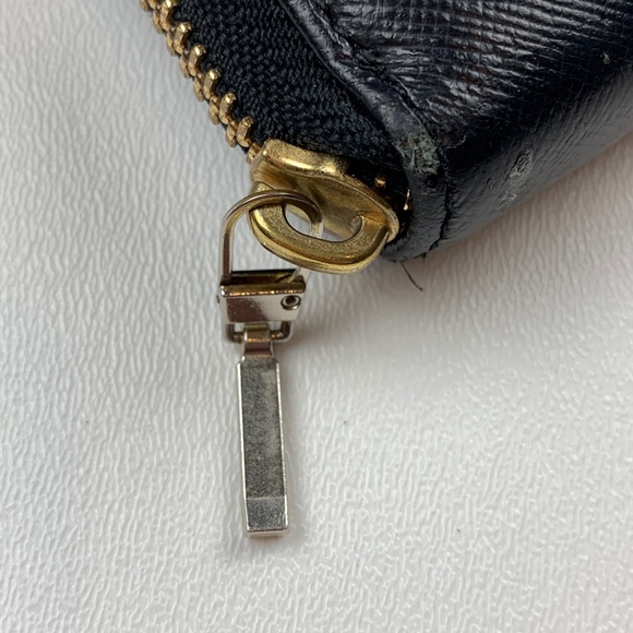 🎉SOLD🎉Tory Burch Black Full Zip Around Wallet - Picture 3 of 8